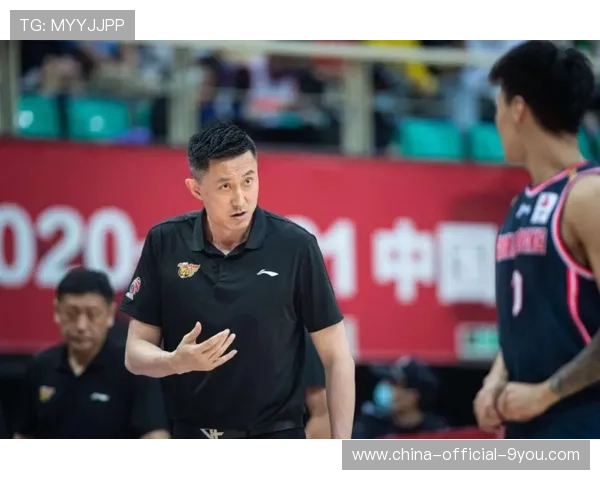 杨鸣谈质疑 球队士气不减，杨鸣是球员还是教练